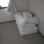 ミニマルな暮らしにベッド断捨離！洋室に布団の湿気対策と家具配置の工夫